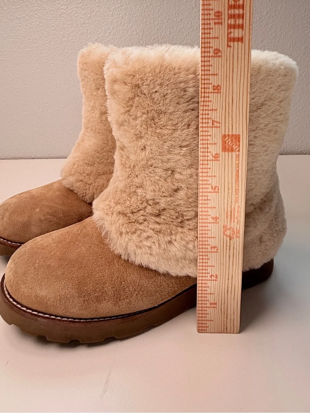 UGG Australia Maylin Sheepskin Cuff Boots Chestnut Suede Fur Winter Boots Size 8